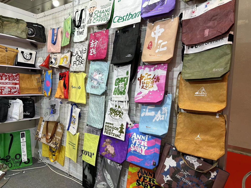 Custom Tyvek bags - water-resistant and recyclable promotional bags